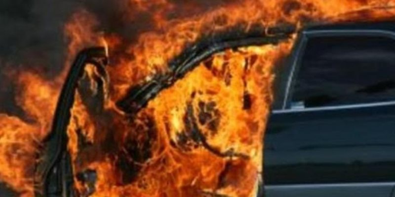 Трима задържани за умишлен палеж на бус в село Чичил