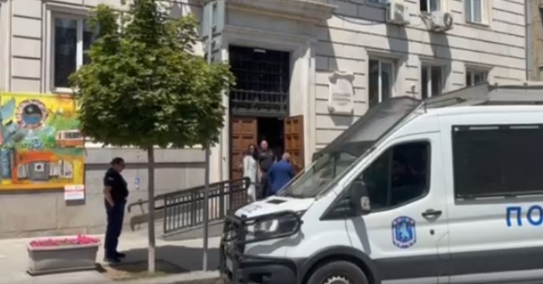 Антикорупционната комисия направила записа между Барбутов и Тодоров