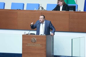 "ДПС - Ново начало" иска имунитетите на четирима от "Възраждане", парламентът не дава