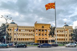 Евродепутати на Орбан спряха българската позиция в доклада за Северна Македония (Обзор)
