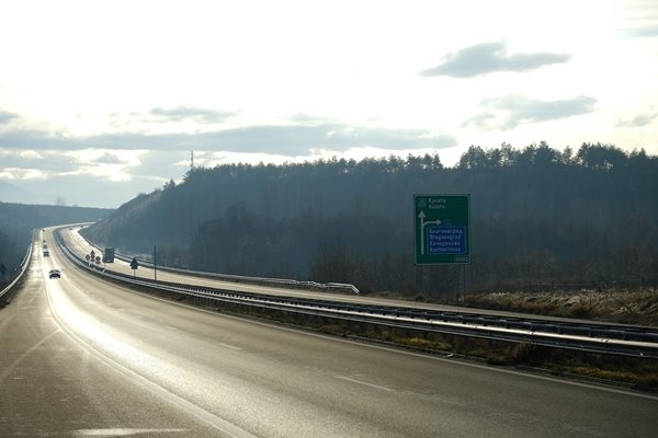 На 11 и 12 юни движението при 45-ти км на АМ „Струма“ ще е в една лента