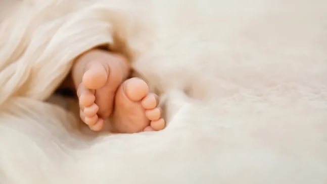 Полицията в София разследва смъртта на бебе, родено в домашни условия
